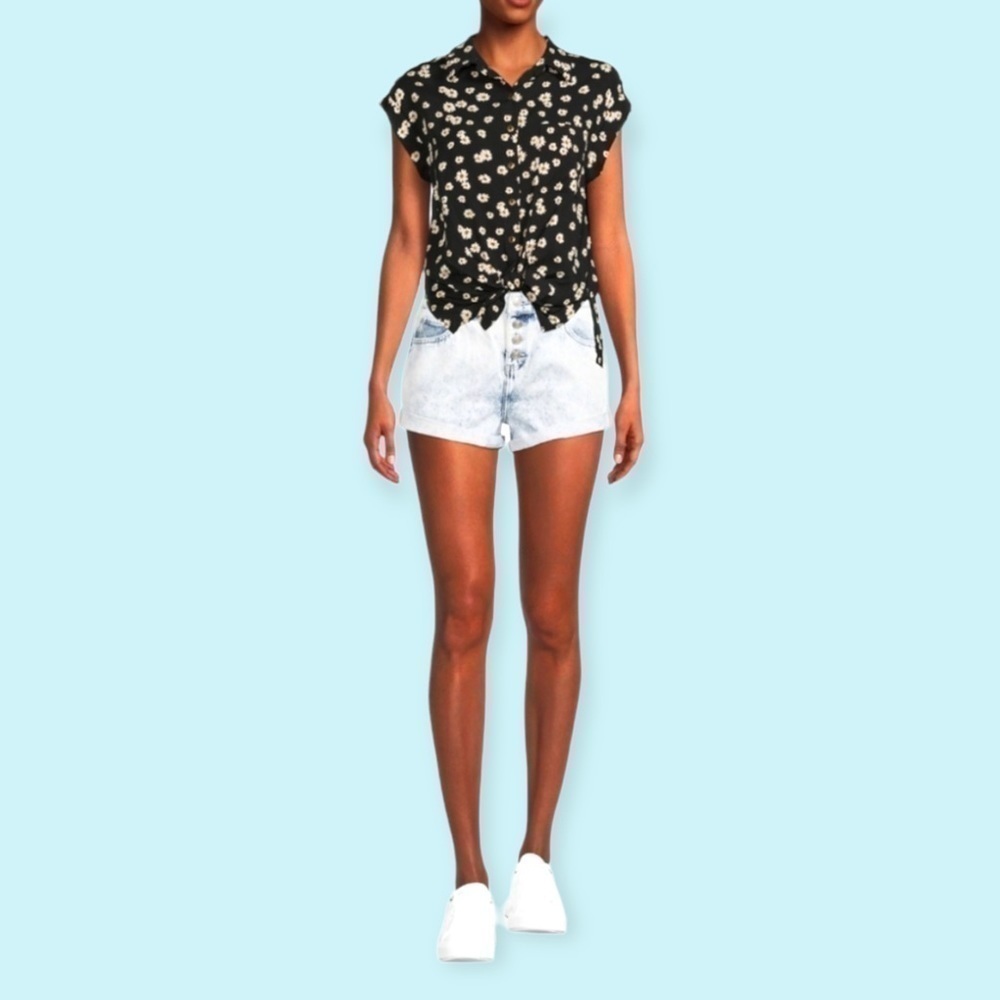4 for $20 SALE! No Boundaries Low Rise Button Fly Jean Shorts, Light Wash, Sz 7